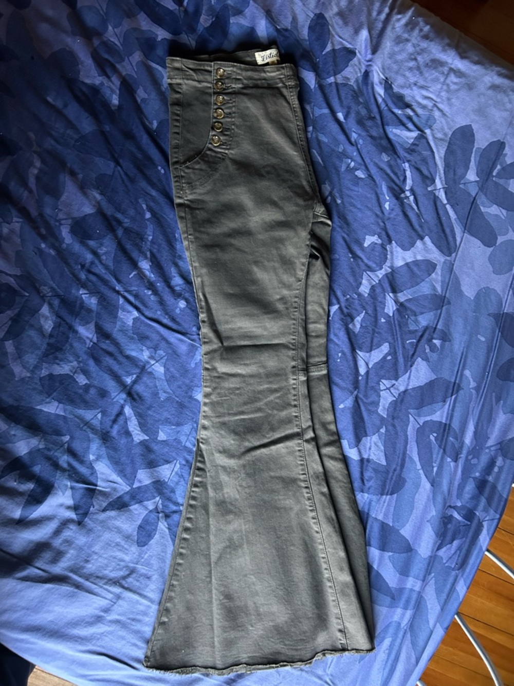 High-Waist Black Button-Fron flare Jeans